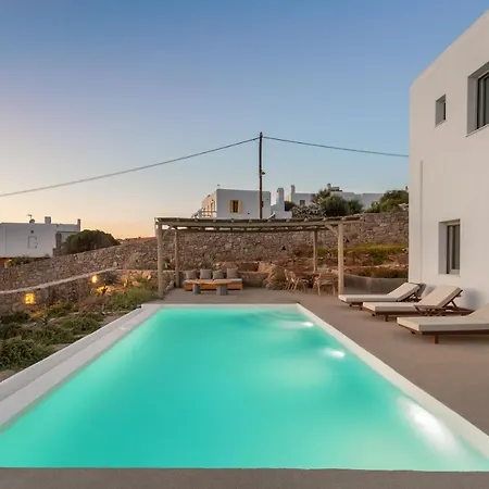 Nikoi * Mykonos Town